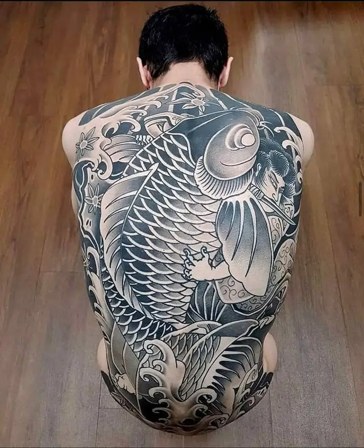 Hình Xăm Cá Chép Trắng Đen - Biểu Tượng Của Sự Kiên Trì Và Thành Công 44