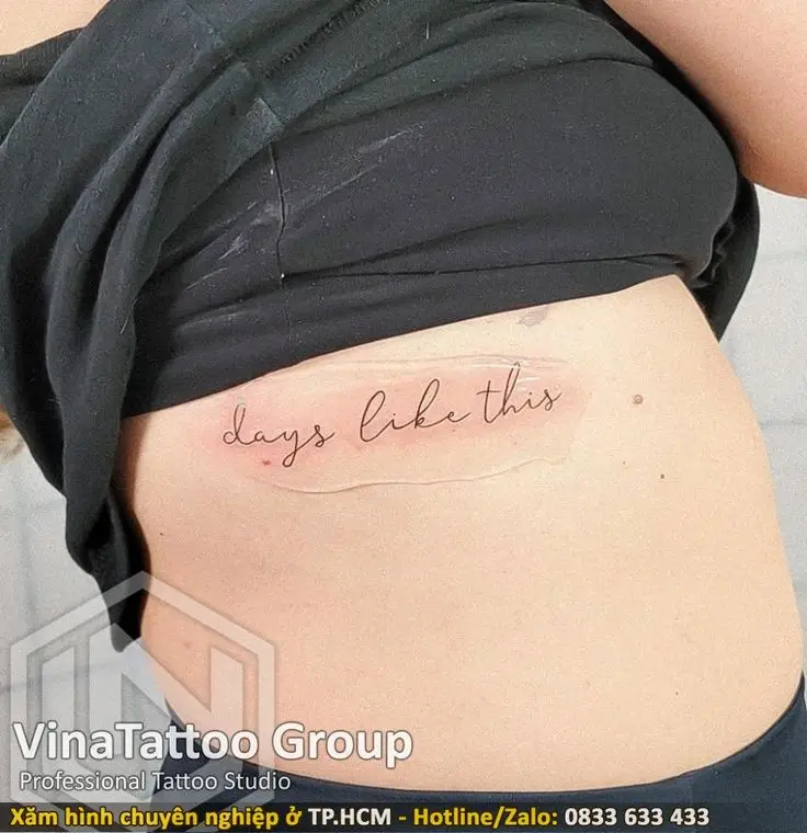 Hình Xăm Chữ Ở Eo Cho Nữ: Ý Nghĩa Và Thiết Kế Đẹp 18