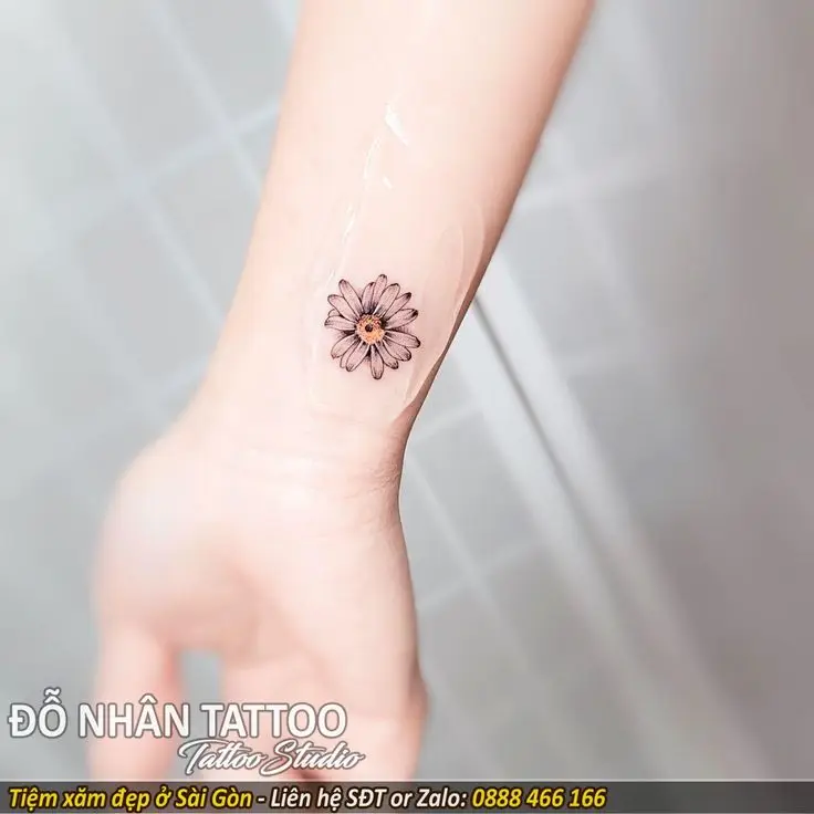 Ý Nghĩa Sâu Sắc Của Hình Xăm Cổ Tay Nữ 43