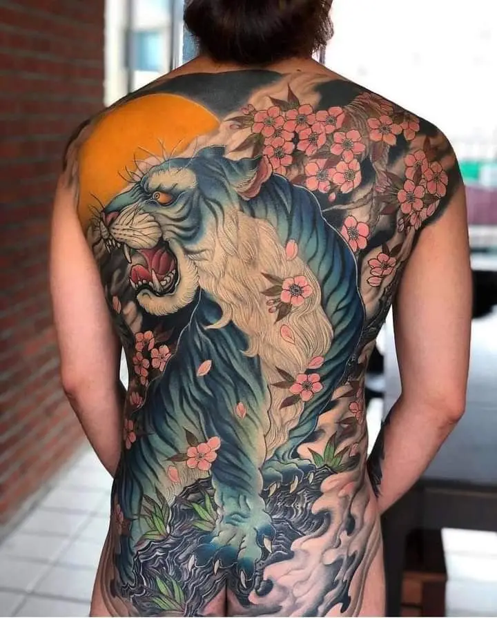 Hình Xăm Con Hổ Sau Lưng: Sức Mạnh Và Quyền Lực 30