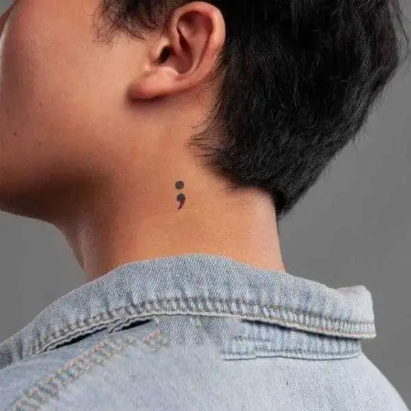 Hình Xăm Dấu Chấm Phẩy: Tính Tượng Trưng Trong Nghệ Thuật 27