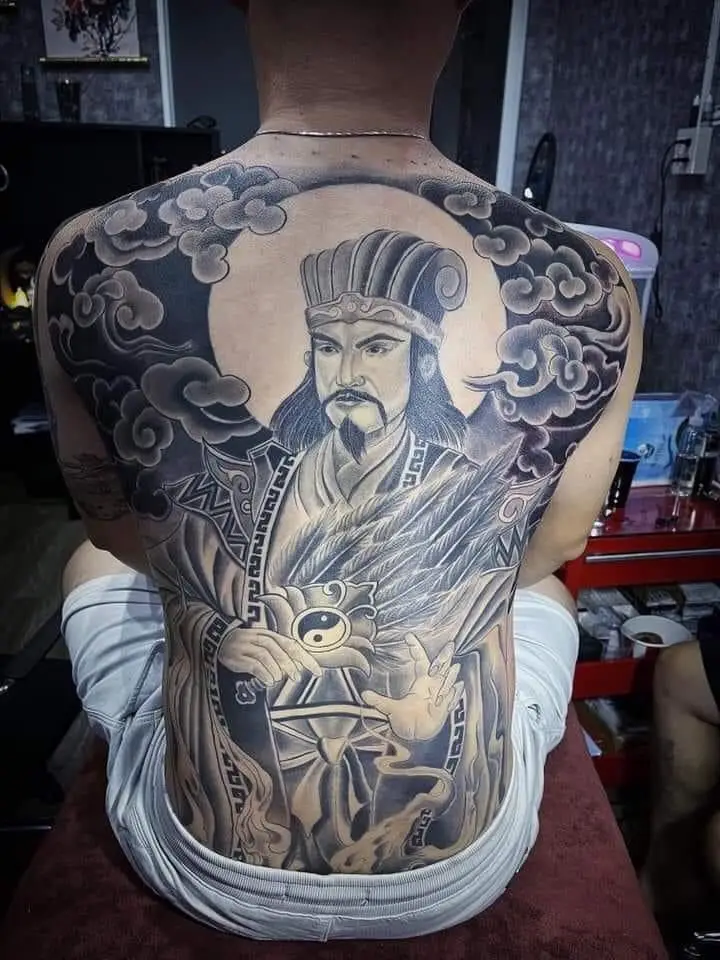 Hình Xăm Full Lưng Gia Cát Lượng: Diễn Tả Sự Thông Minh 32