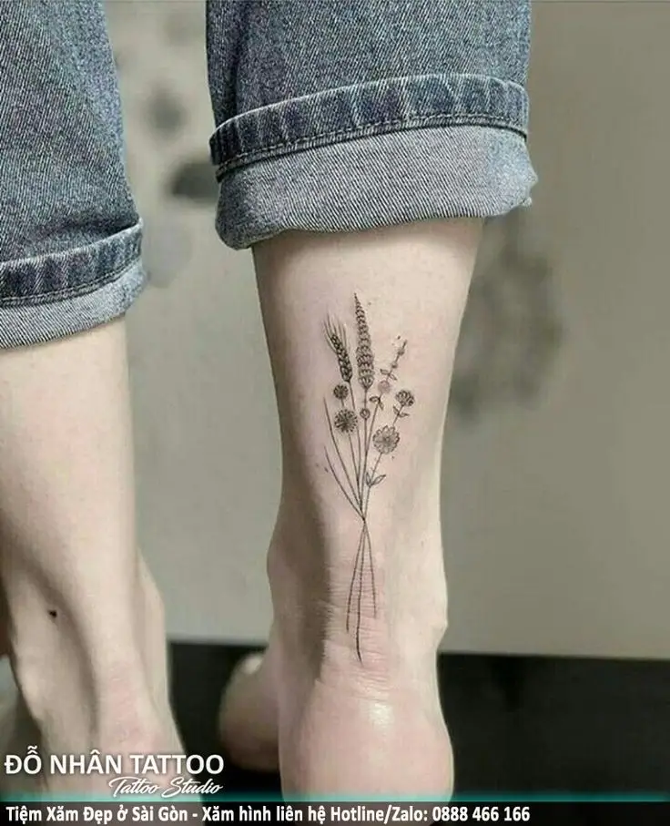 Hình xăm hoa ở chân cho nữ: Nét đẹp dịu dàng 37