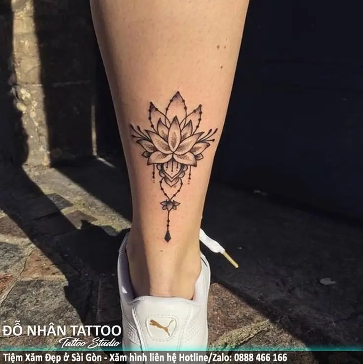 Hình xăm hoa ở chân cho nữ: Nét đẹp dịu dàng 47
