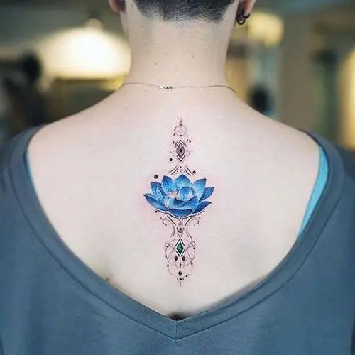 Hình xăm hoa sen mini đẹp: 50 mẫu hình xăm nhẹ nhàng 34