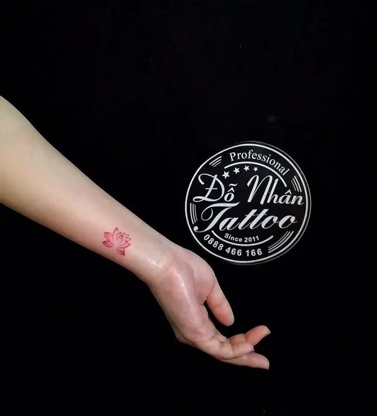 Khám Phá Hình Xăm Hoa Sen Ở Tay - Ý Nghĩa Và Thiết Kế 11