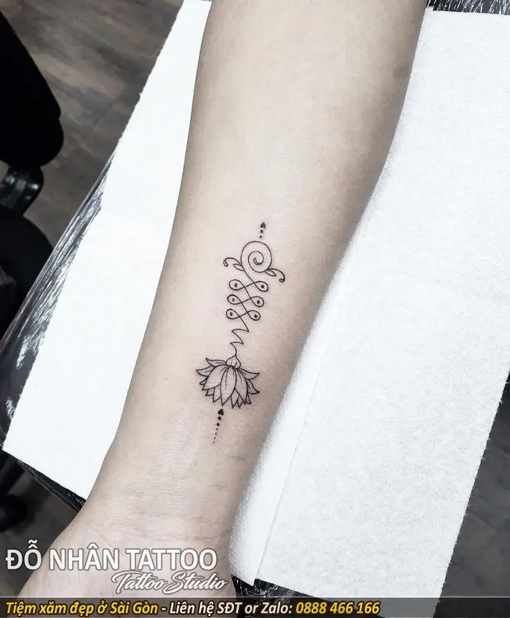 Khám Phá Hình Xăm Hoa Sen Ở Tay - Ý Nghĩa Và Thiết Kế 25