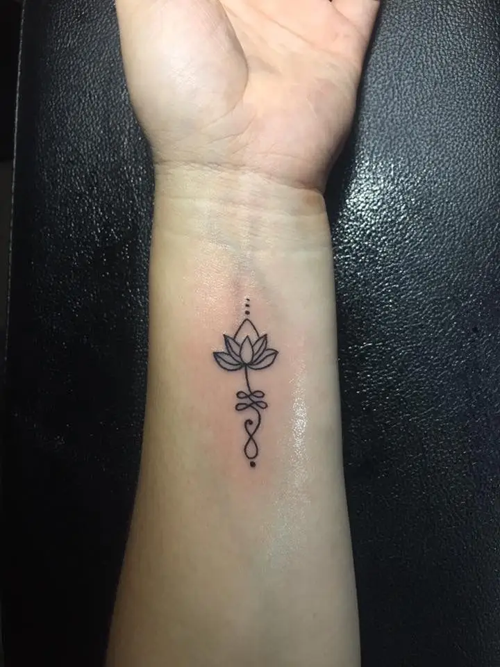 Khám Phá Hình Xăm Hoa Sen Ở Tay - Ý Nghĩa Và Thiết Kế 60