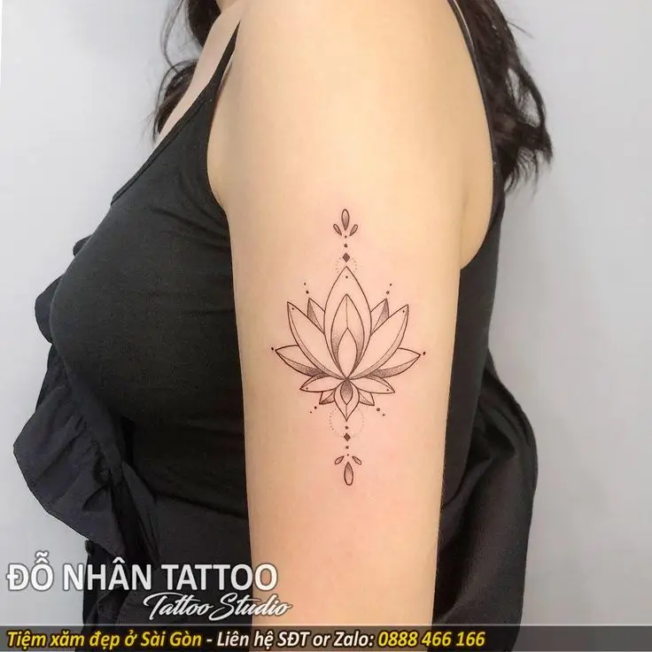 Hình Xăm Hoa Văn Bắp Tay Nữ - Sự Kết Hợp Giữa Đẹp Và Cá Tính 12