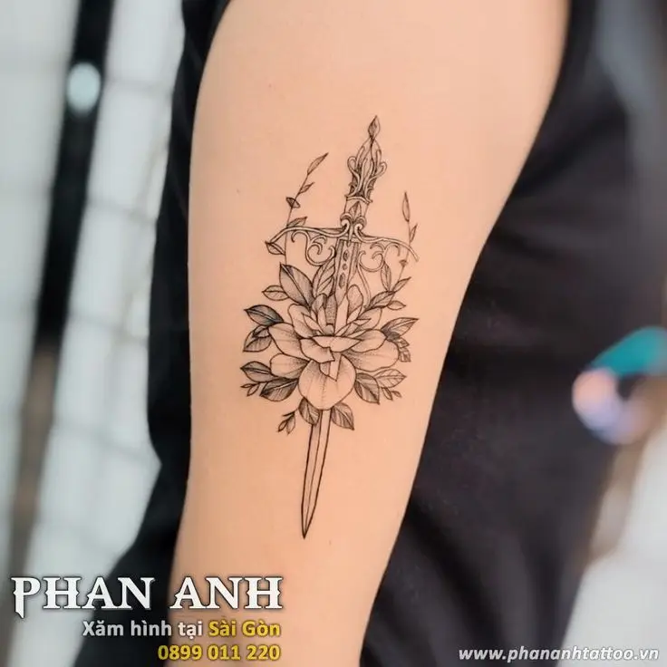 Hình Xăm Hoa Văn Bắp Tay Nữ - Sự Kết Hợp Giữa Đẹp Và Cá Tính 27