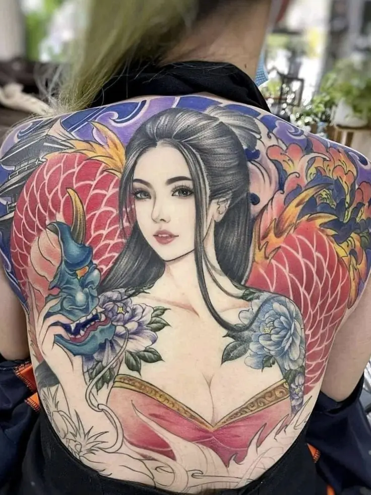 Hình Xăm Kín Lưng Nữ: Sự Lựa Chọn Tinh Tế và Nổi Bật 16