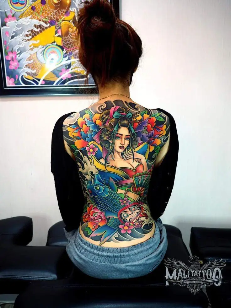 Hình Xăm Kín Lưng Nữ: Sự Lựa Chọn Tinh Tế và Nổi Bật 24