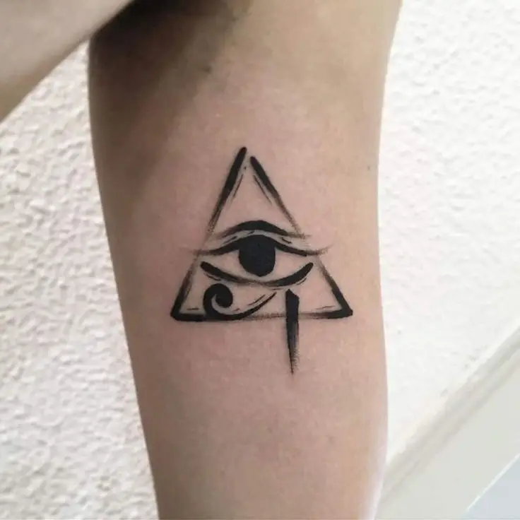 Hình Xăm Mắt Thần Horus: Ý Nghĩa Và Sự Quyến Rũ 3