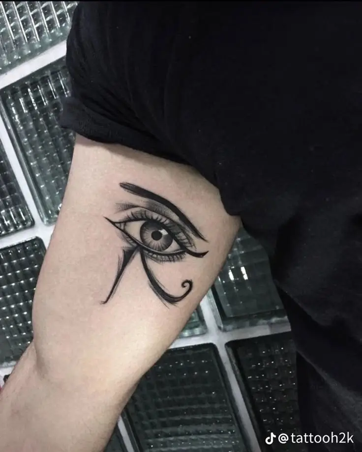Hình Xăm Mắt Thần Horus: Ý Nghĩa Và Sự Quyến Rũ 9