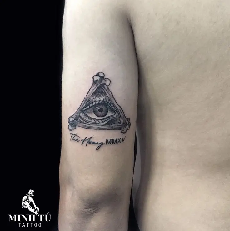 Hình Xăm Mắt Thần Horus: Ý Nghĩa Và Sự Quyến Rũ 10