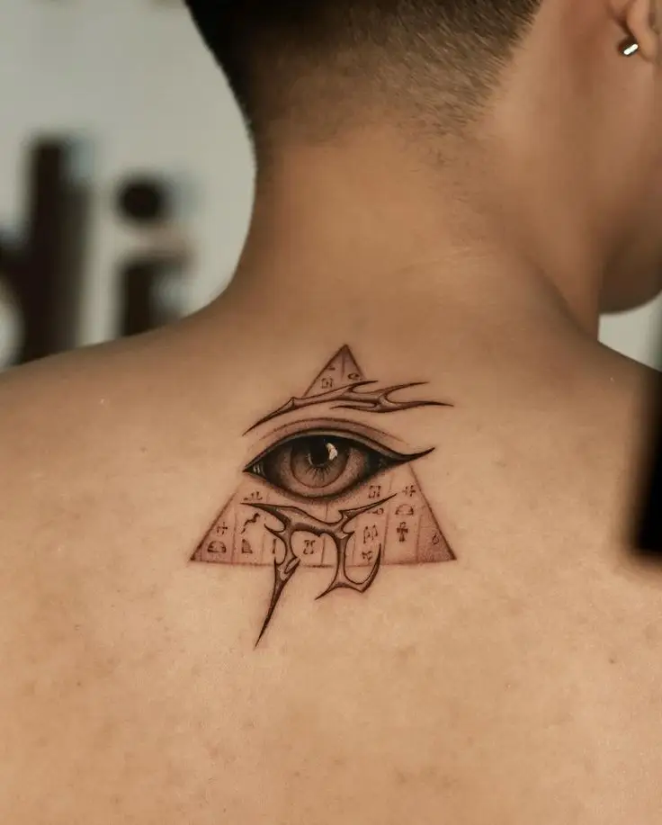 Hình Xăm Mắt Thần Horus: Ý Nghĩa Và Sự Quyến Rũ 12