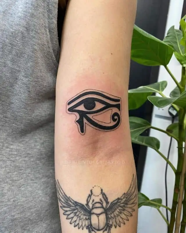 Hình Xăm Mắt Thần Horus: Ý Nghĩa Và Sự Quyến Rũ 14