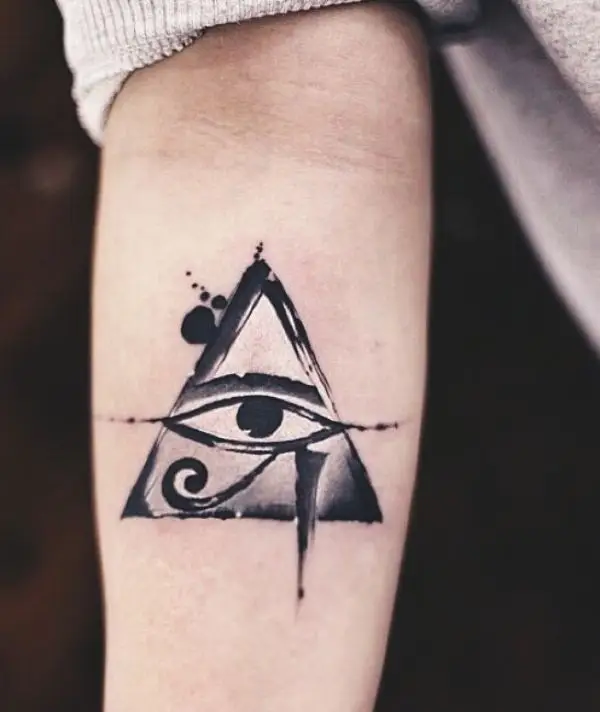 Hình Xăm Mắt Thần Horus: Ý Nghĩa Và Sự Quyến Rũ 37