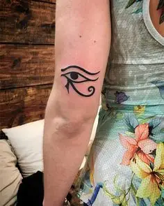 Hình Xăm Mắt Thần Horus: Ý Nghĩa Và Sự Quyến Rũ 41