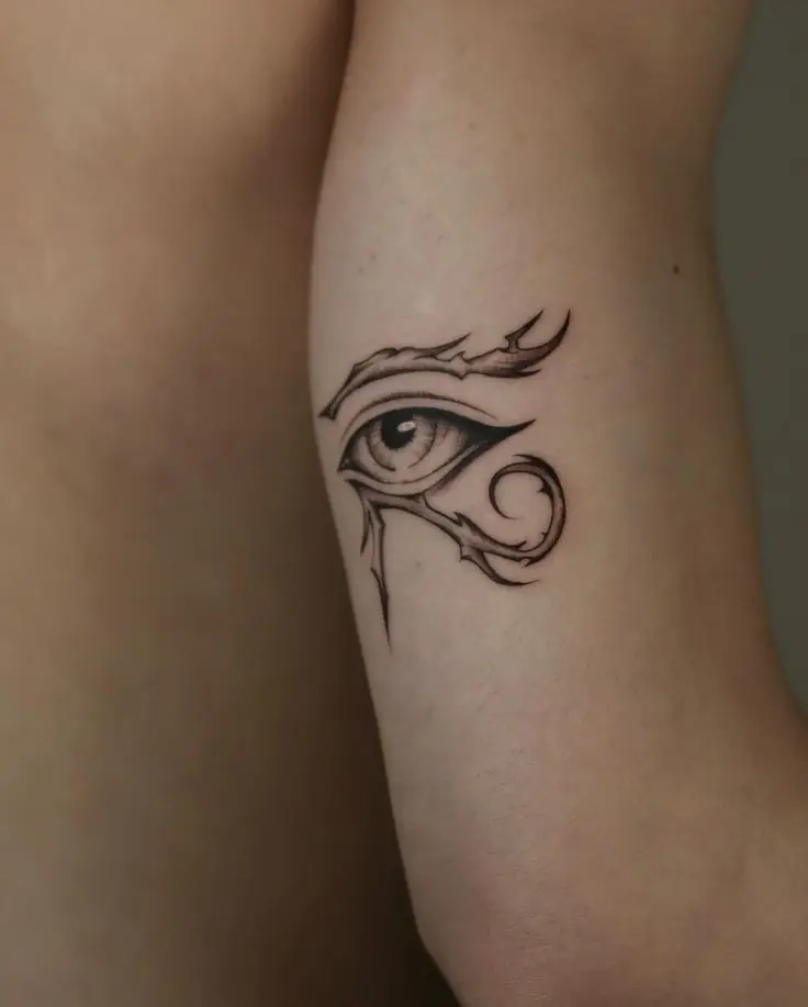 Hình Xăm Mắt Thần Horus: Ý Nghĩa Và Sự Quyến Rũ 44