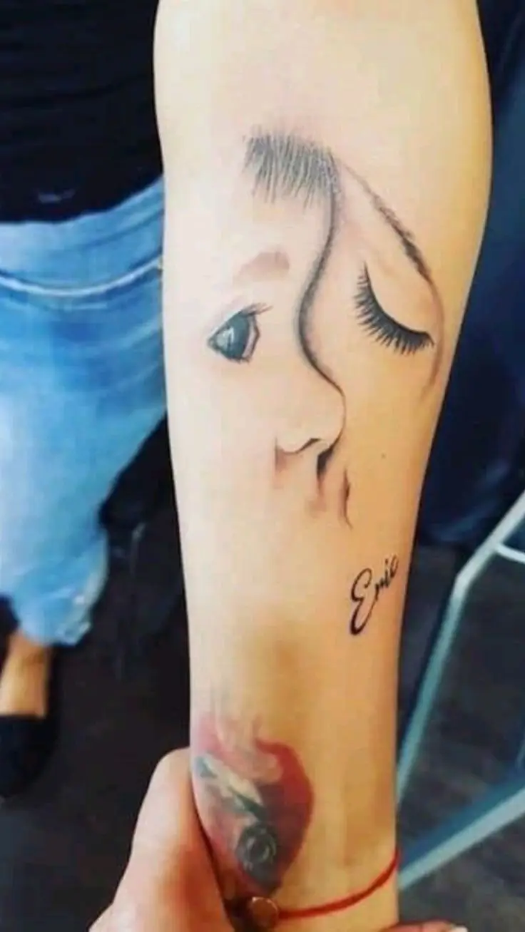 Hình Xăm Mẹ Và 2 Con - Ý Nghĩa và Các Mẫu Độc Đáo 10