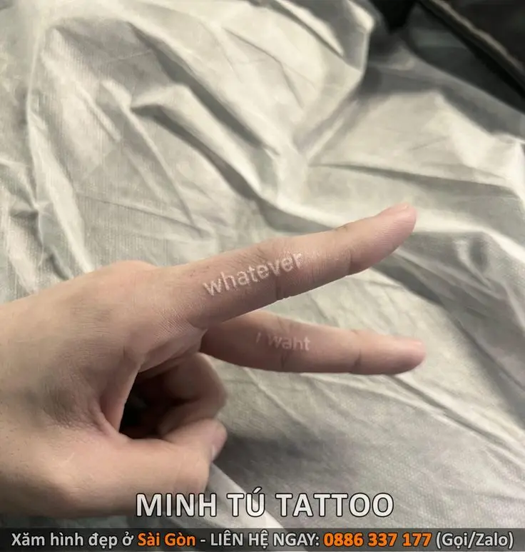 Hình xăm mini chữ ở tay: Nghệ thuật tối giản 8