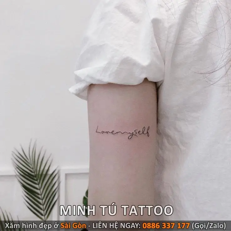 Hình xăm mini chữ ở tay: Nghệ thuật tối giản 15