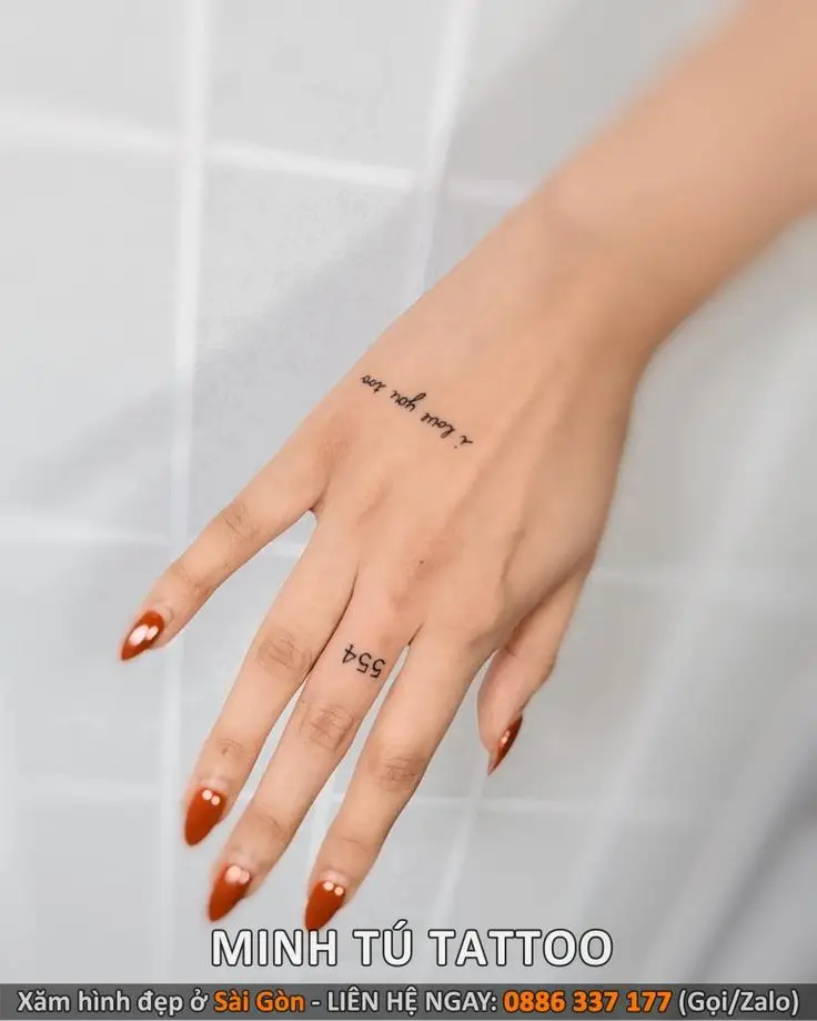Hình xăm mini chữ ở tay: Nghệ thuật tối giản 18