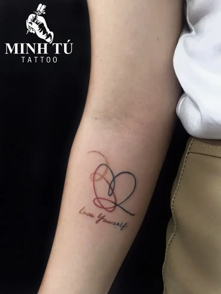 Hình xăm mini chữ ở tay: Nghệ thuật tối giản 23