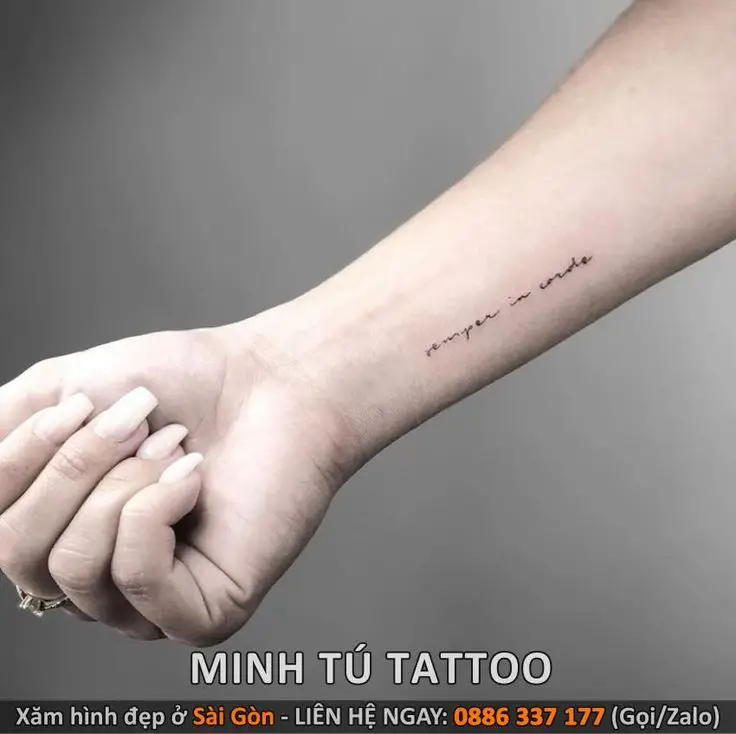 Hình xăm mini chữ ở tay: Nghệ thuật tối giản 33