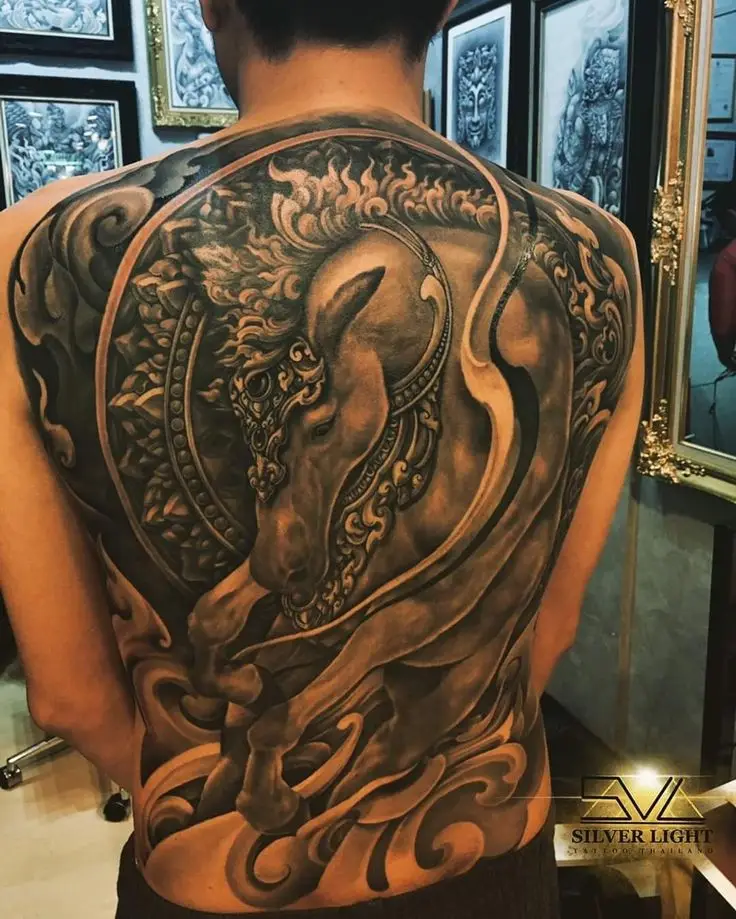 Hình Xăm Ngựa Full Lưng: Khám Phá Nghệ Thuật Và Ý Nghĩa 18