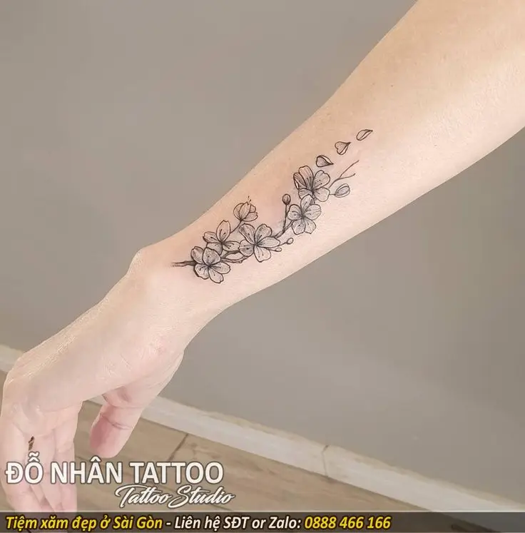 Tìm hiểu hình xăm nữ ở tay: Phong cách và cá tính 35