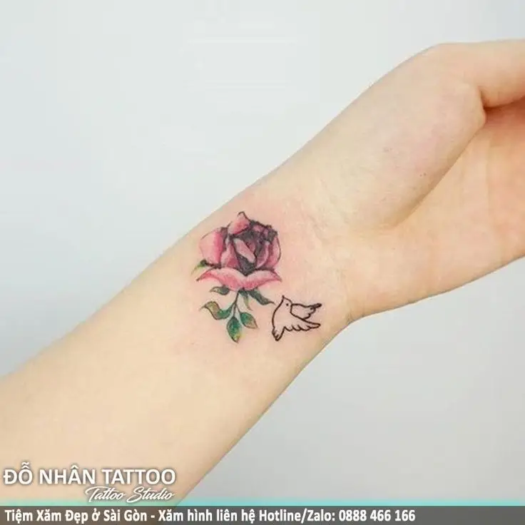 Hình Xăm Ở Cổ Tay Nữ: Tỏa Sáng Với Nét Đẹp Nhỏ Nhắn 16