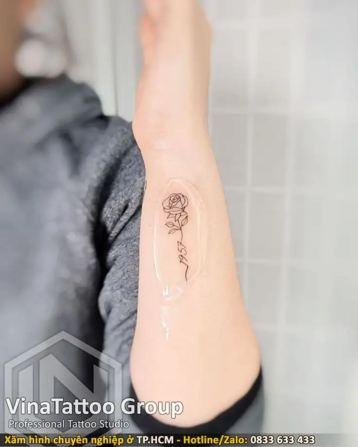 Hình Xăm Ở Cổ Tay Nữ: Tỏa Sáng Với Nét Đẹp Nhỏ Nhắn 42
