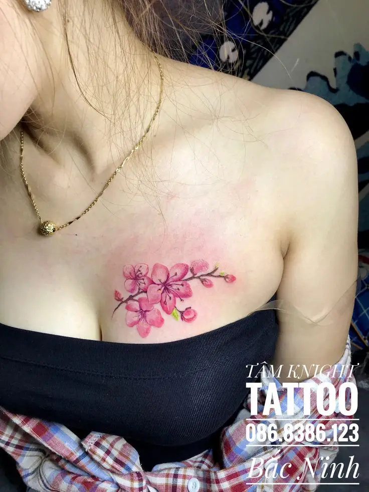 Hình Xăm Ngực Nữ Đẹp và Chất: Gợi Ý Mẫu Mới 34