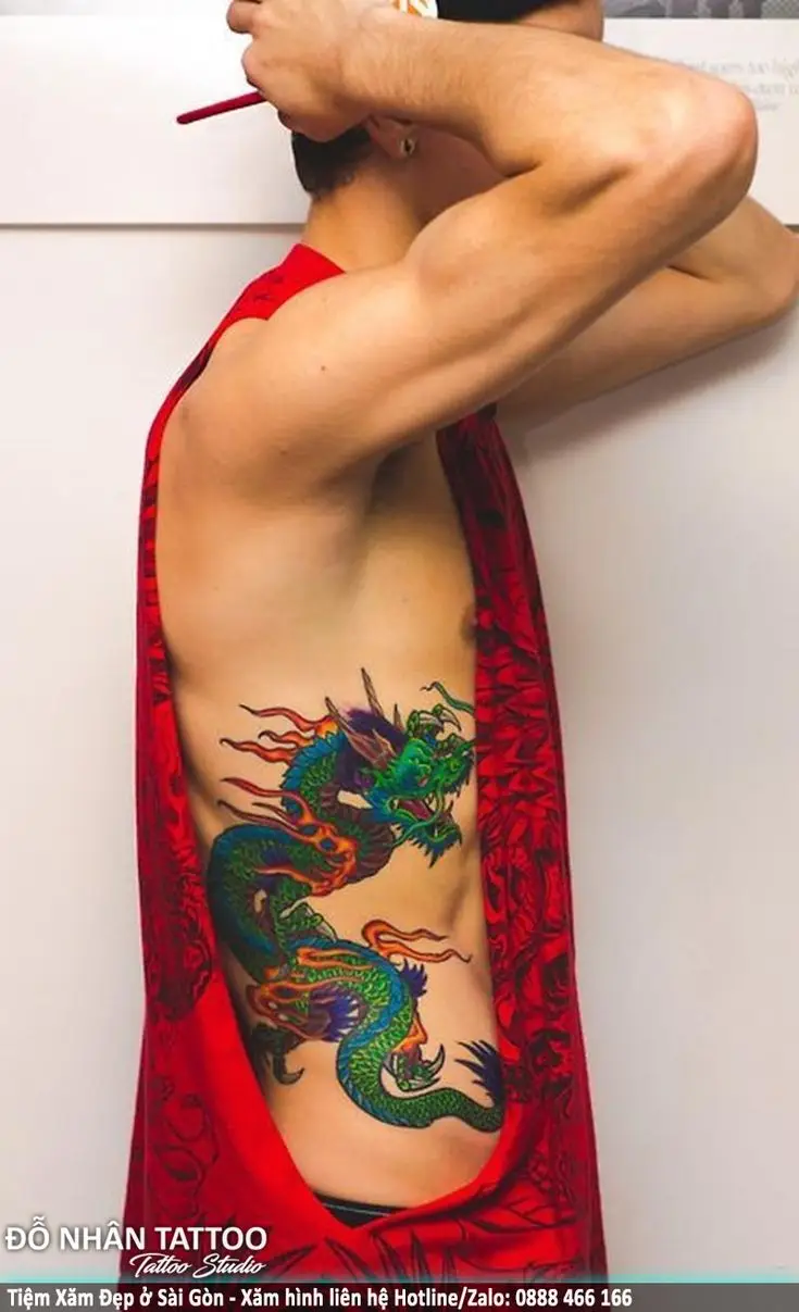 Ý nghĩa sâu sắc của hình xăm ở sườn cho nam giới 8