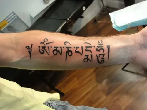 Hình Xăm Om Mani Padme Hum – Ý Nghĩa Tâm Linh Và Hình Ảnh Đẹp 38
