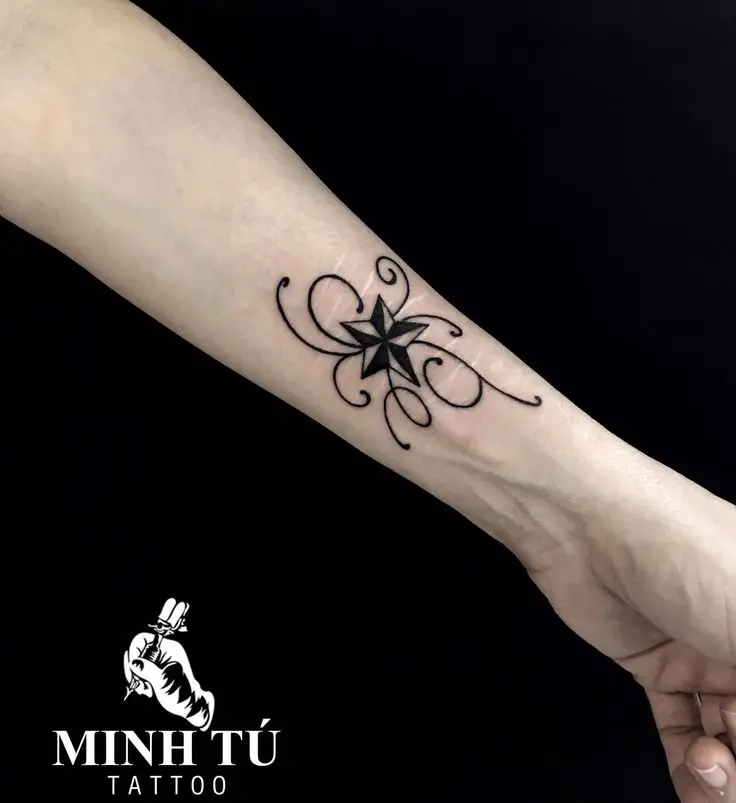Hình xăm sóng nước ở tay: nghệ thuật trên da 47