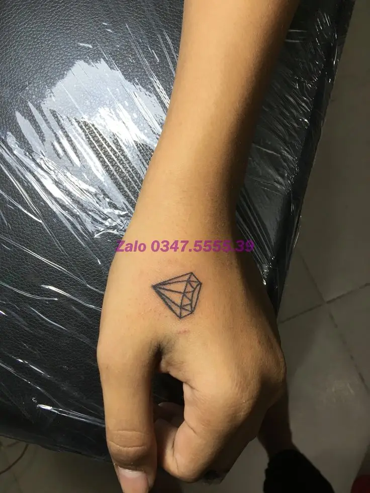 Hình xăm tiền đô mini: Phong cách cá tính cho người trẻ 8