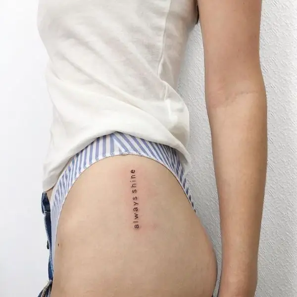 Hình Xăm Đùi Cho Nữ: Lựa Chọn Thời Thượng và Nữ Tính 13