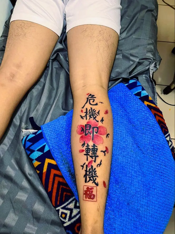 Hình Xăm Đùi Cho Nữ: Lựa Chọn Thời Thượng và Nữ Tính 37