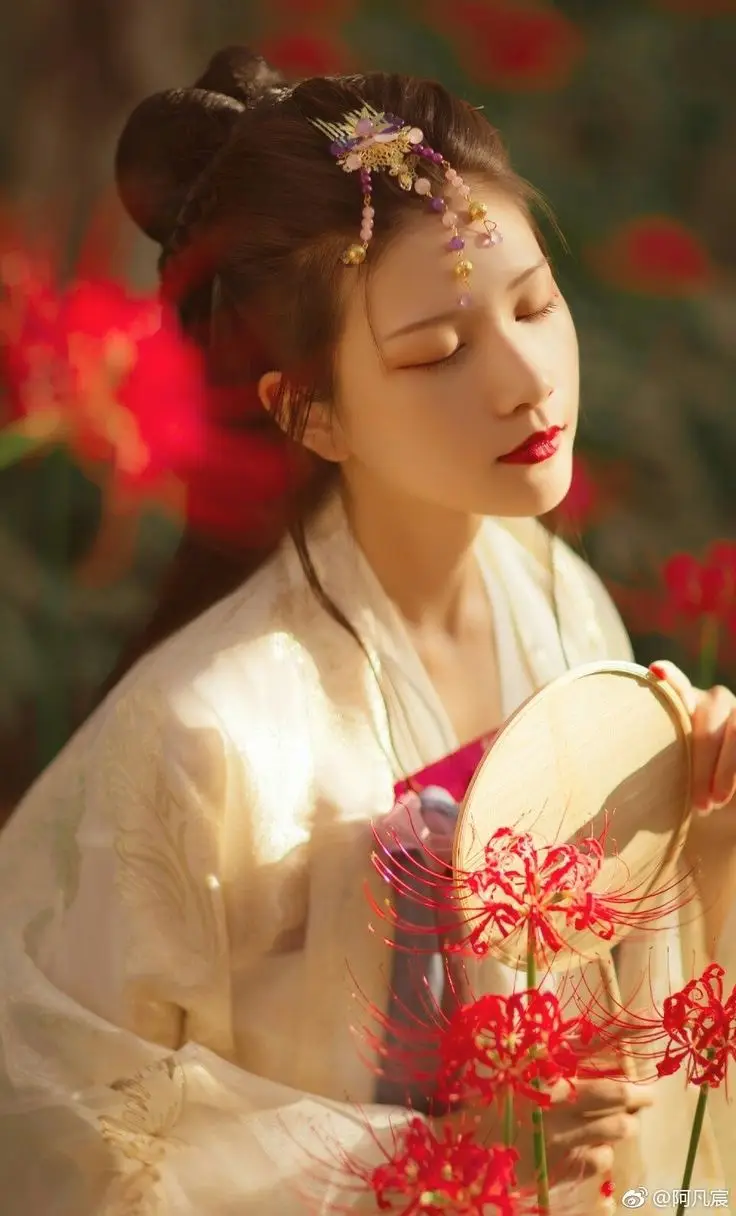 Hoa bỉ ngạn và cô gái - Hình ảnh thơ mộng và sâu lắng 66
