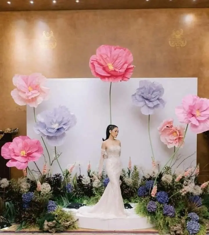 Hoa Trang Trí Sân Khấu: Ý Tưởng Sáng Tạo cho Sự Kiện 12