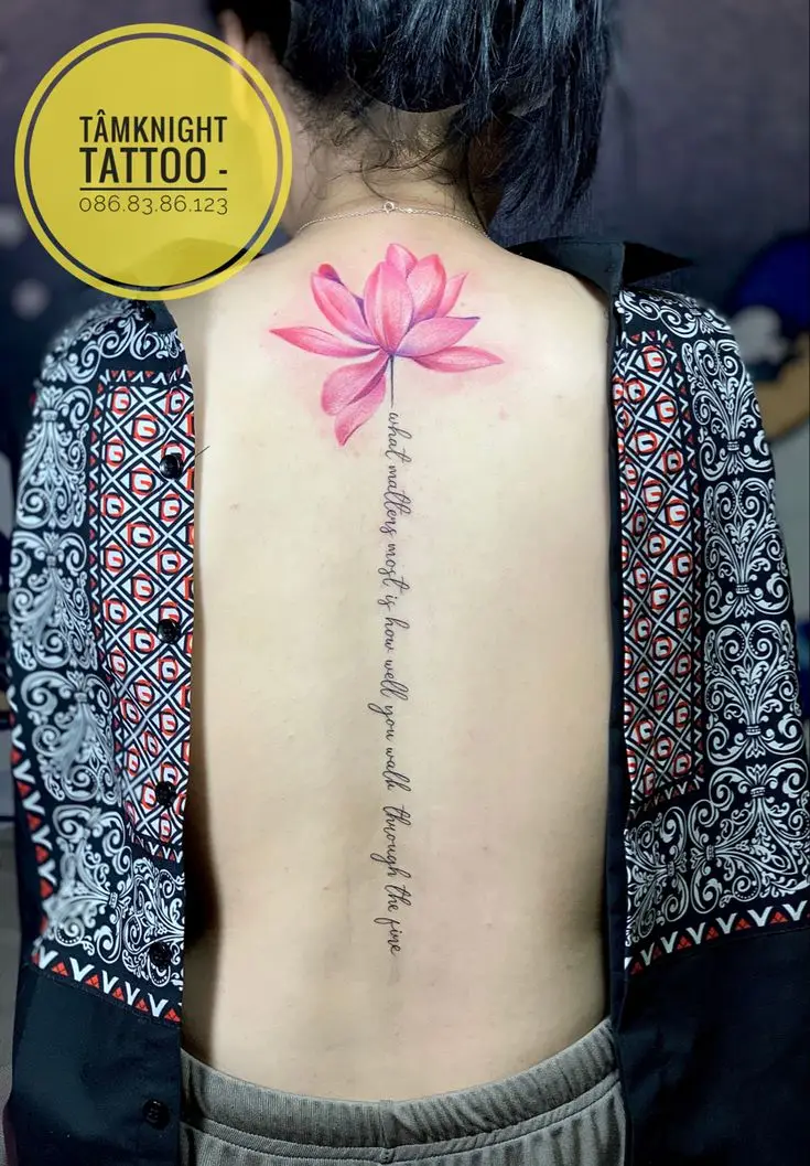 Quyến rũ với hình xăm chữ ở đui cho nữ: 50 ý tưởng lôi cuốn 28