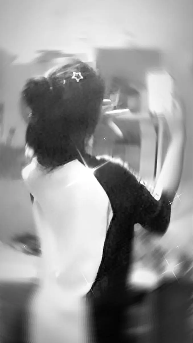 Trước Gương Ảnh Gái K10 Che Mặt - Sự Huyền Bí Trong Hình Ảnh 9