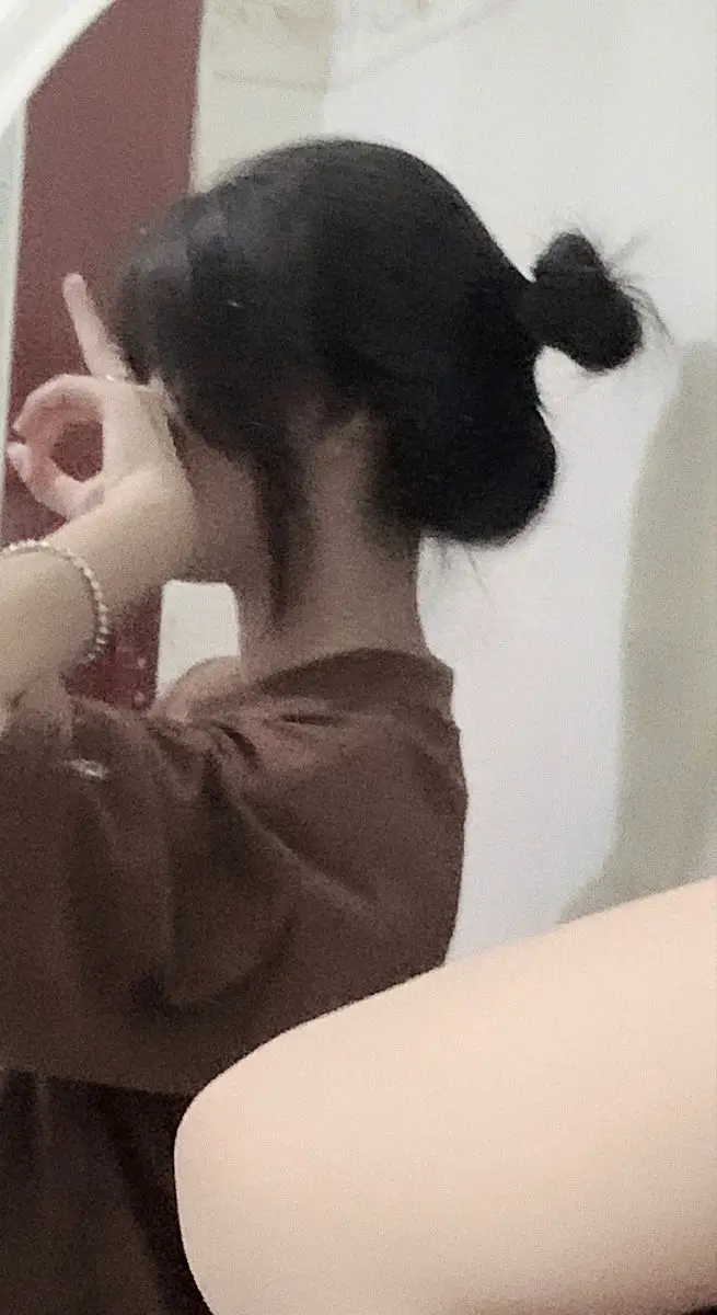 Trước Gương Ảnh Gái K10 Che Mặt - Sự Huyền Bí Trong Hình Ảnh 16