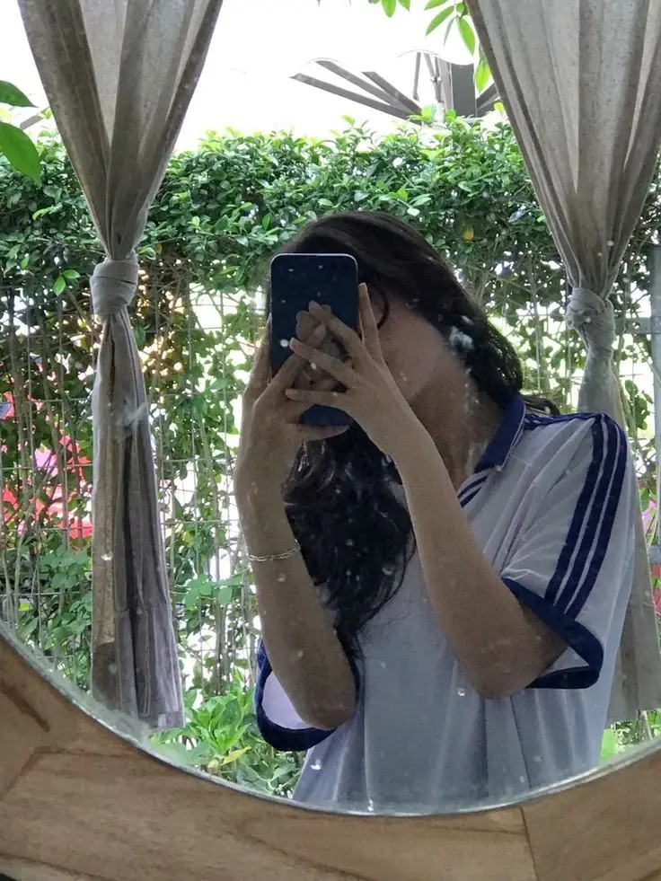 Trước Gương Ảnh Gái K10 Che Mặt - Sự Huyền Bí Trong Hình Ảnh 27