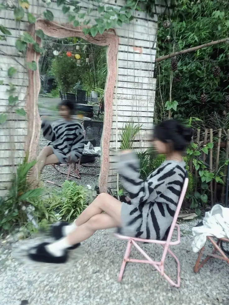 Trước Gương Ảnh Gái K10 Che Mặt - Sự Huyền Bí Trong Hình Ảnh 29