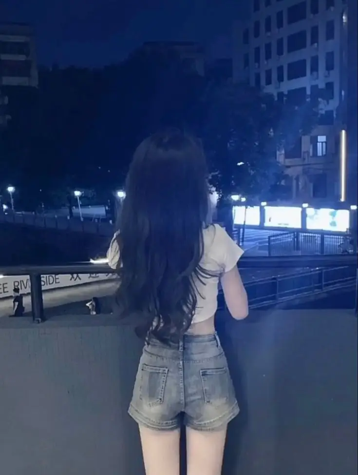 Trước Gương Ảnh Gái K10 Che Mặt - Sự Huyền Bí Trong Hình Ảnh 33